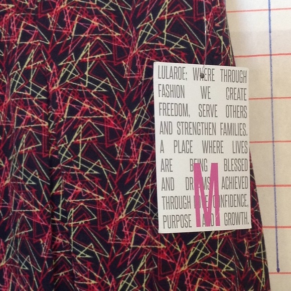 LuLaRoe women's geometric pattern size M skirt with pockets - Picture 3 of 7